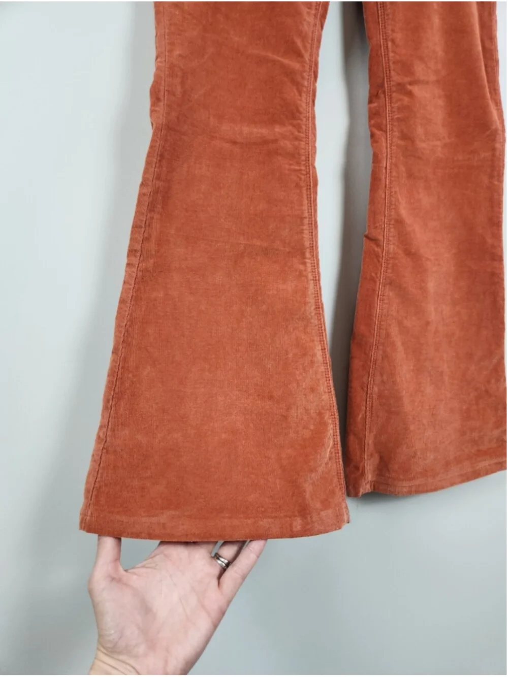 We The Free Low Rise Corduroy Flare Pull On Pants Size 28 Stretchy 70s 60s Bell